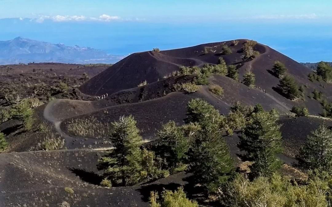 Giro sul versante nord: da Serracozzo ai crateri Sartorius