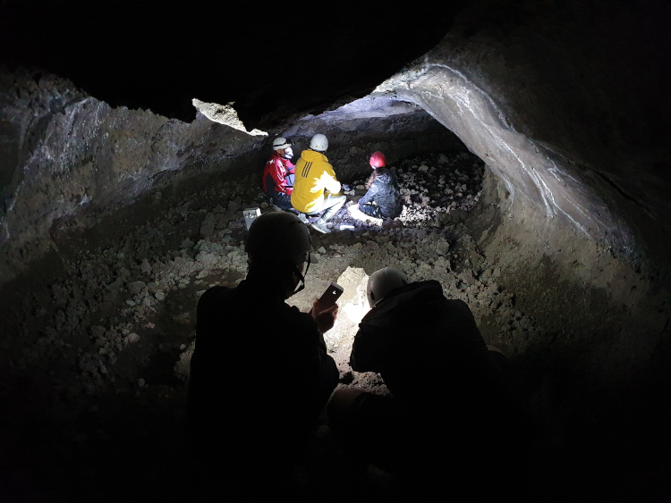 Een van de mooiste geologische formaties van de Etna zijn de lavatunnels, zoals de Serracozzo grot.