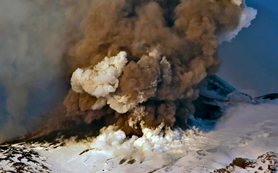 Lava and snow: when extremes meet